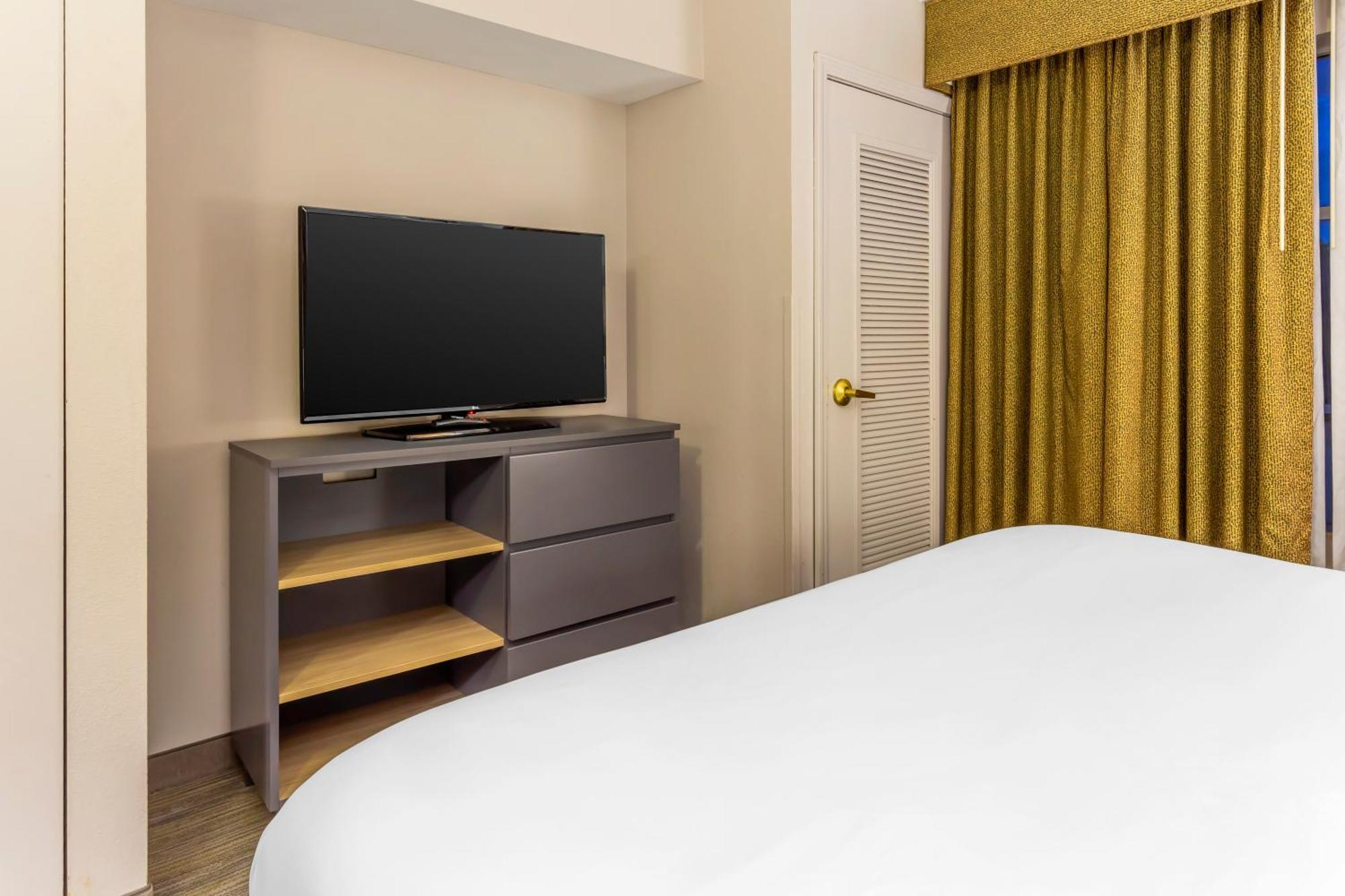 Country Inn & Suites By Radisson, Newport News South, Va ภายนอก รูปภาพ